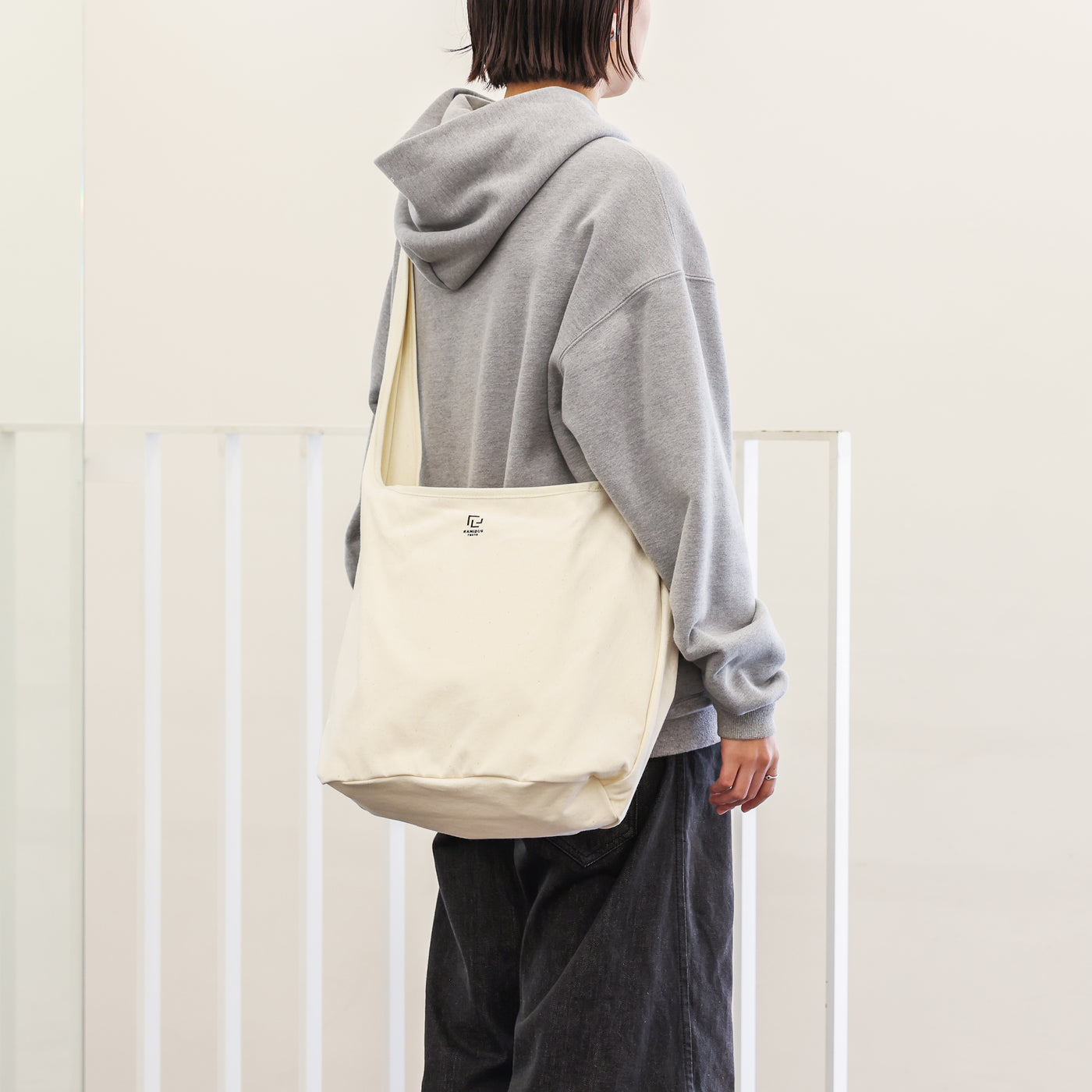 SHOULDER BAG (M)